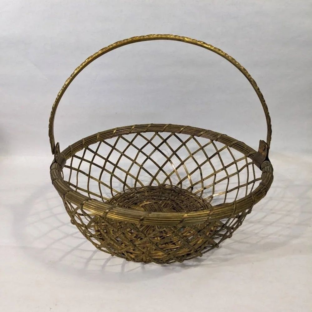 Vintage Brass Wire Basket Woven Lattice Metal Round Fruit Bowl Embossed Handle